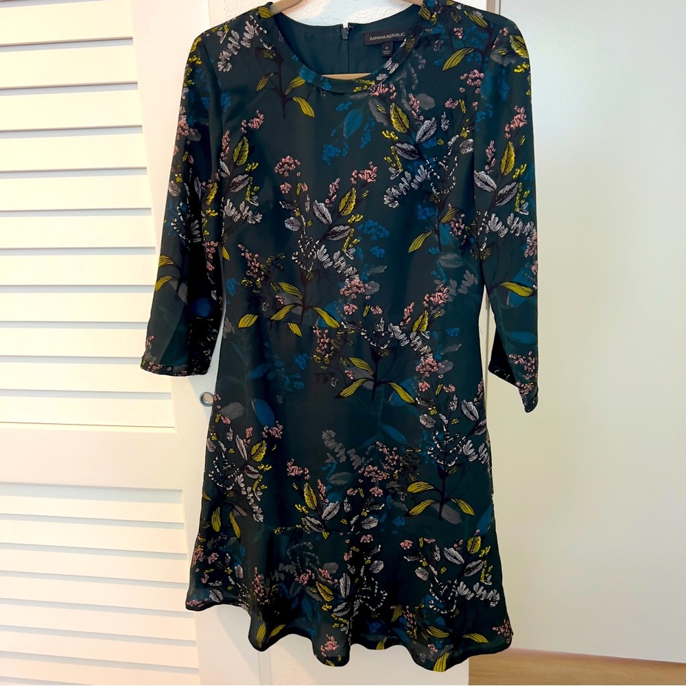 Banana Republic Dark Green Modern Floral Peplum Hem Dress- Size 4